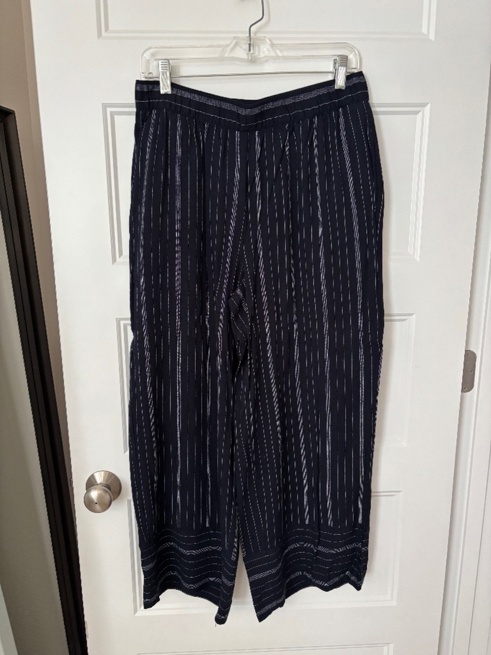 Navy and white pull on cropped pants.
